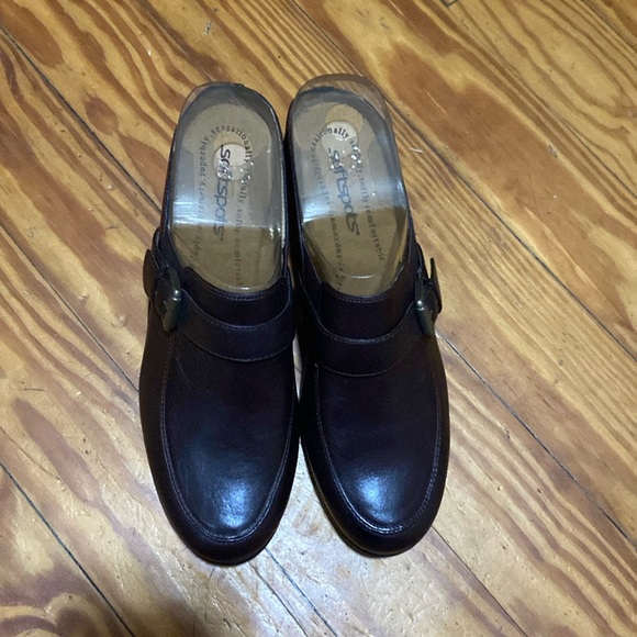 Slip on clog shoes - Picture 1 of 5